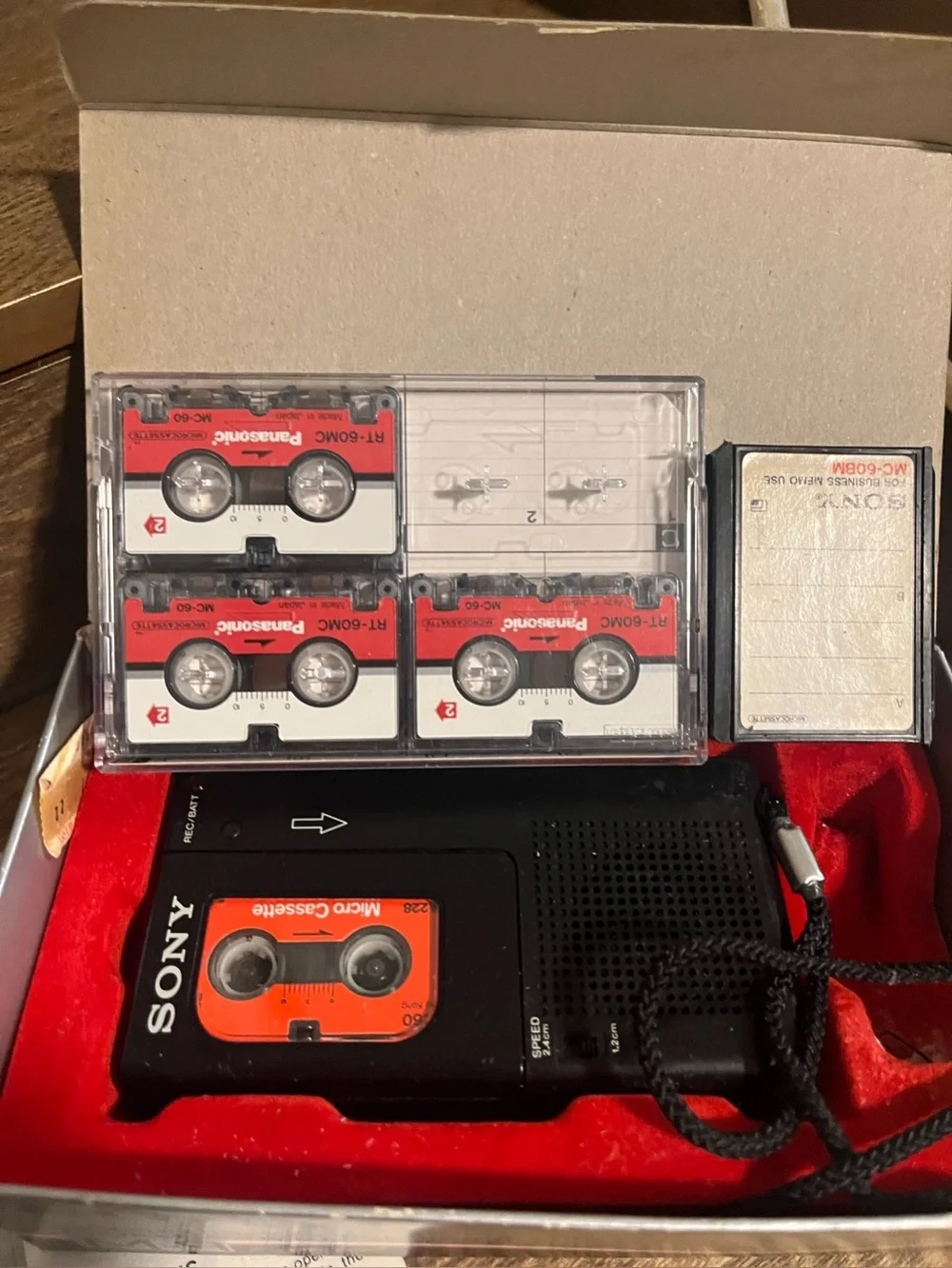 🌸 Vintage Sony MicroCassette Recorder M9 2 Speed - Black & Red